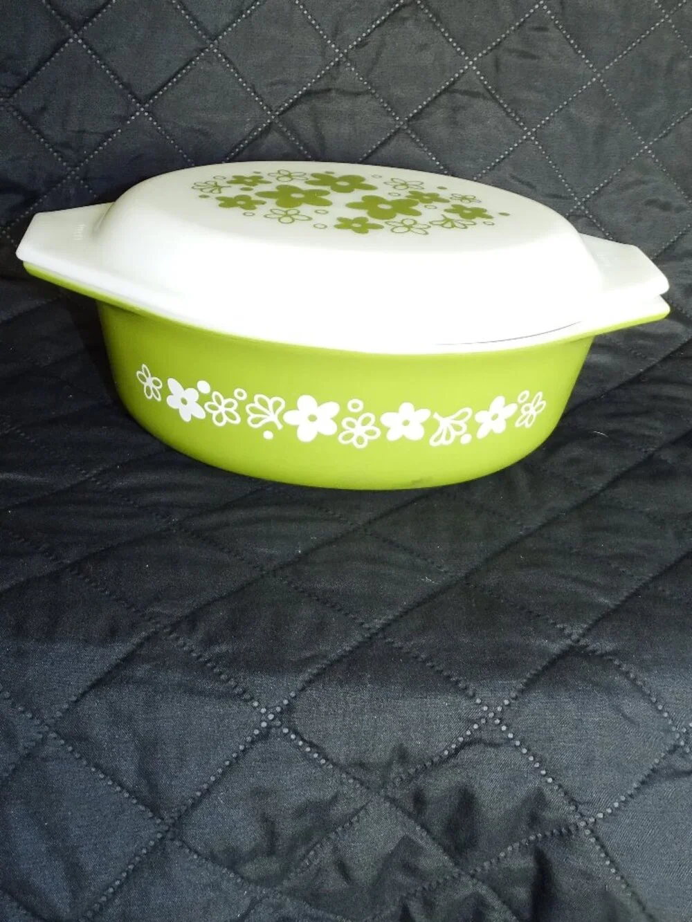 Pyrex beautiful avocado